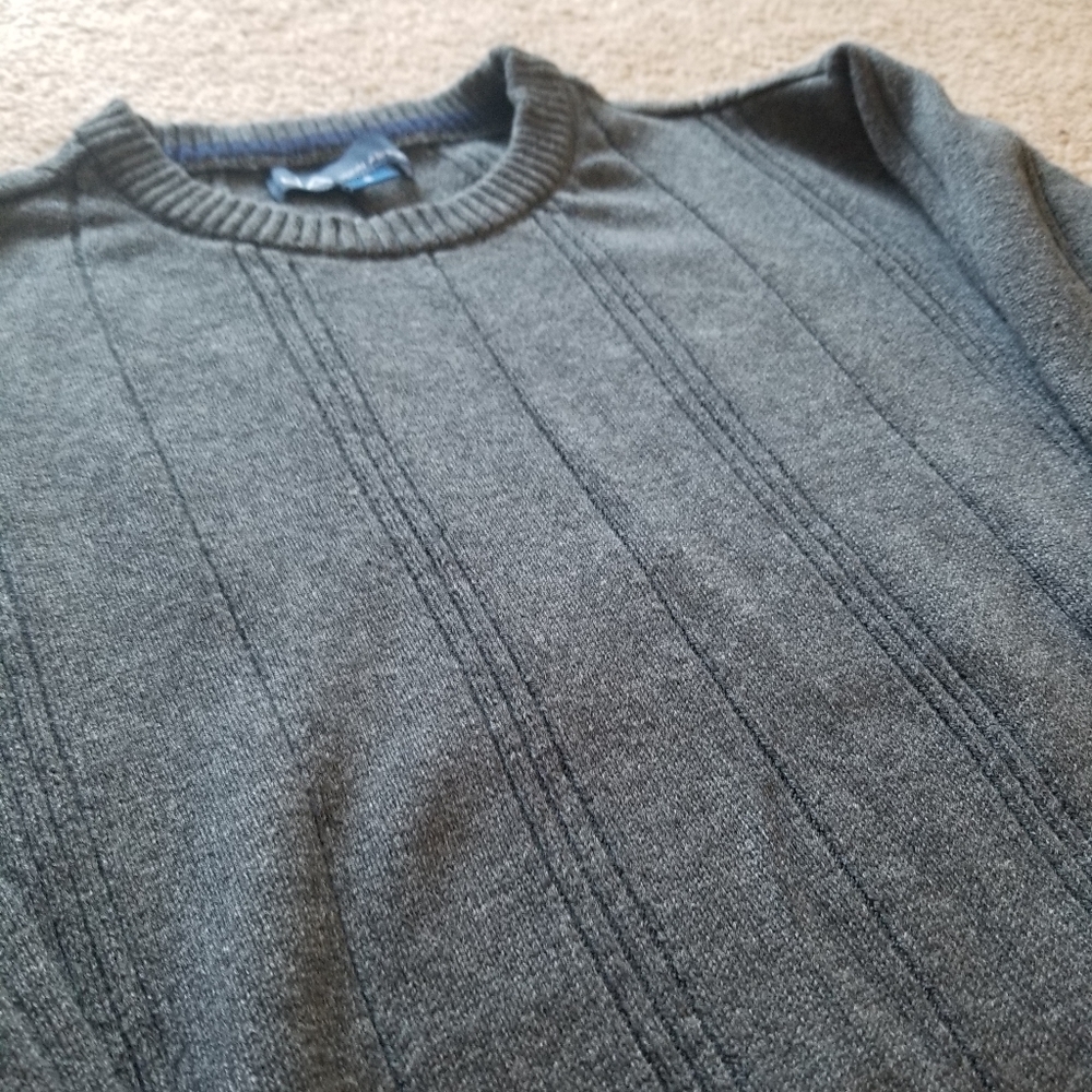 Men's Sweater - Picture 2 of 6